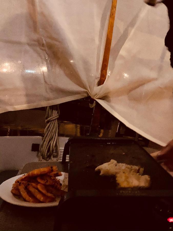 Nuit Insolite Sur Un Voilier Au Coeur De La Rochelle Botel *
